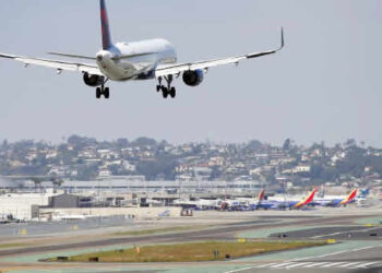 Flight makes U-turn to US after Pilot forgets Passport