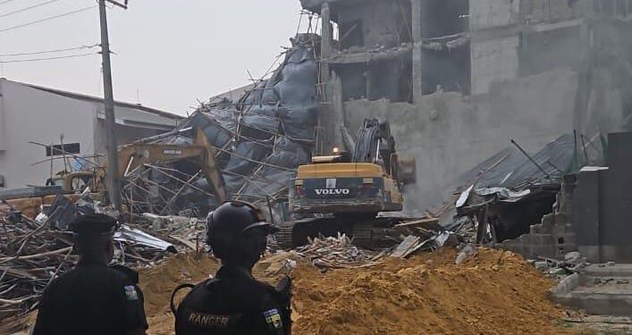 JUST IN: 14 rescued as Lagos building collapse trapped others