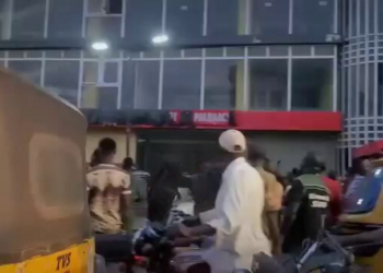 Angry Youths loot CBEX Office in Ibadan [Video]