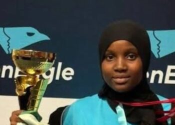 Nigerian Govt gifts Teenager who Won Global English Contest N200K
