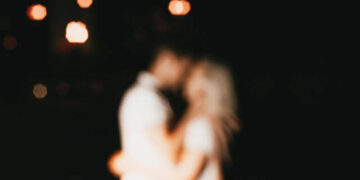 How 10 Seconds Kissing Cause 80 Million Germs Swap