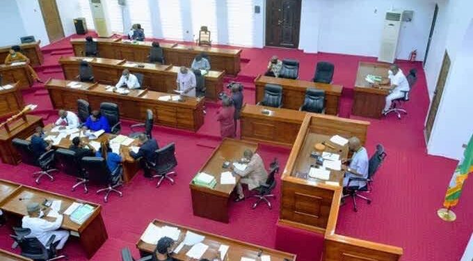 Abia Lawmaker Breaks Bottle on Colleague Over Otti’s Cash Gift