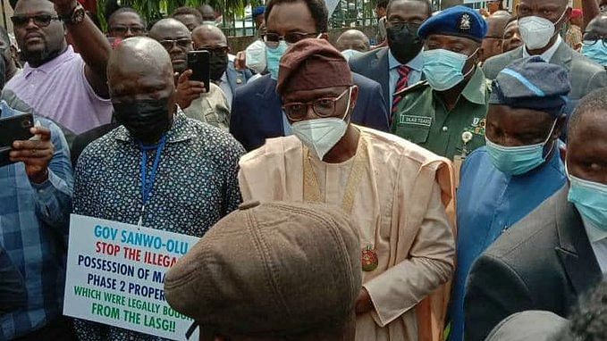 moment lagos governor, police officer deployed to magodo in ‘hot exchange of words’ (video)