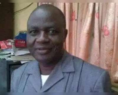naira scarcity: deputy bursar of a nigerian university slumps, dies while on queue inside bank